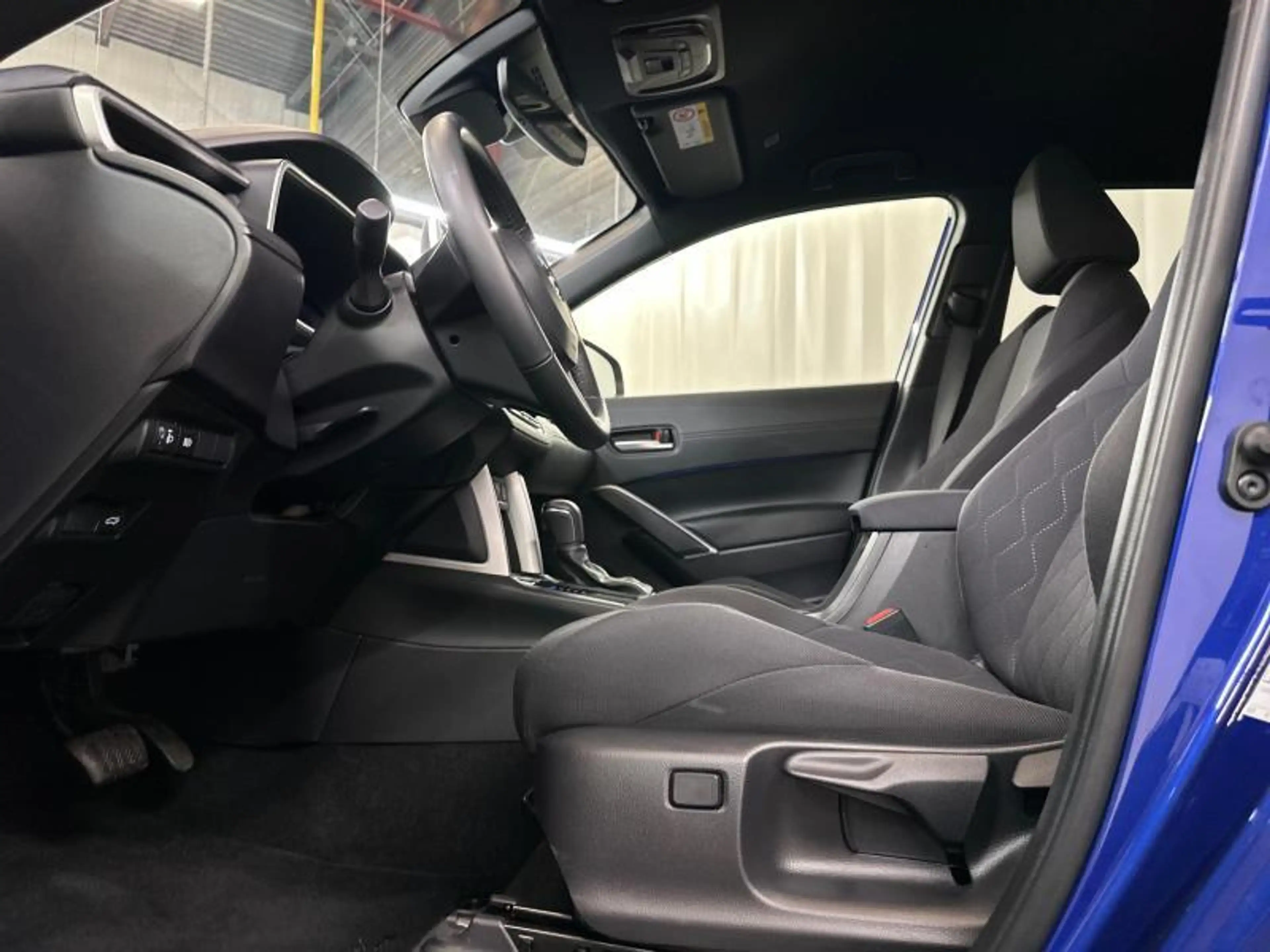 Toyota Corolla Cross 140hp HEV Style | carplay | camera — photo 17