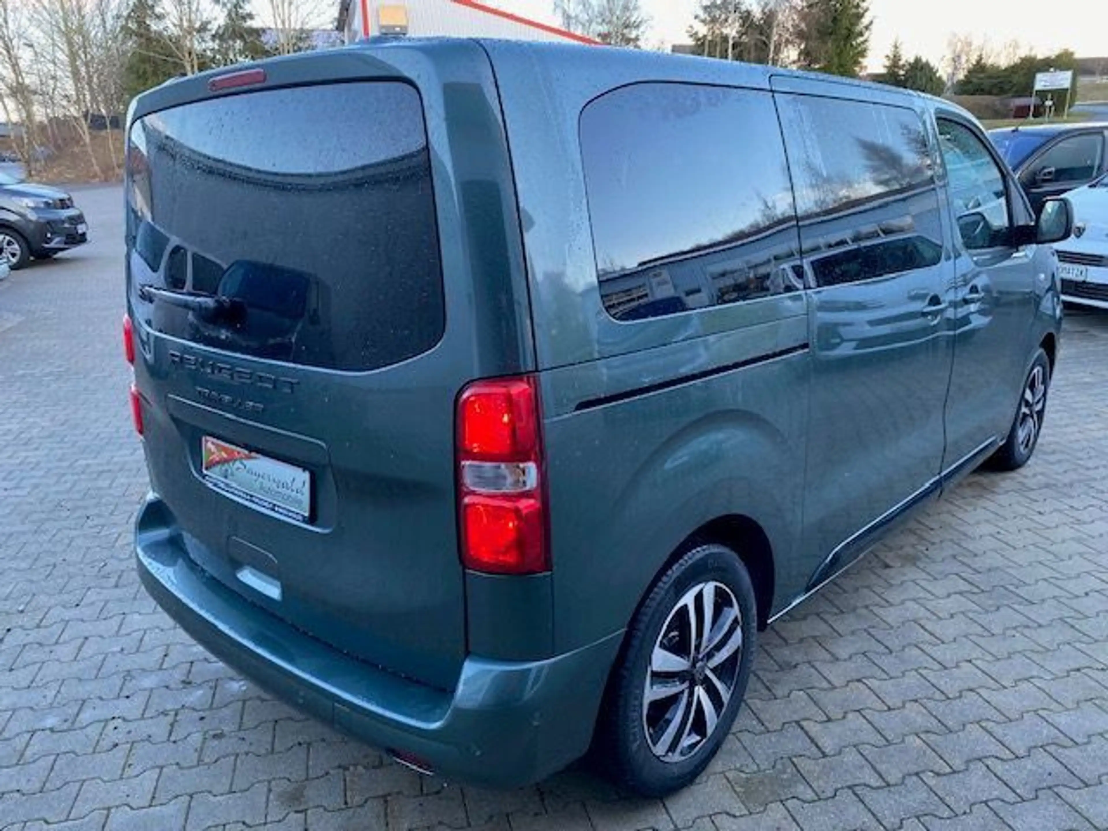 Peugeot Traveller Allure 2,2 L2 8 Sitze Navi ACC 4 x sof — photo 14