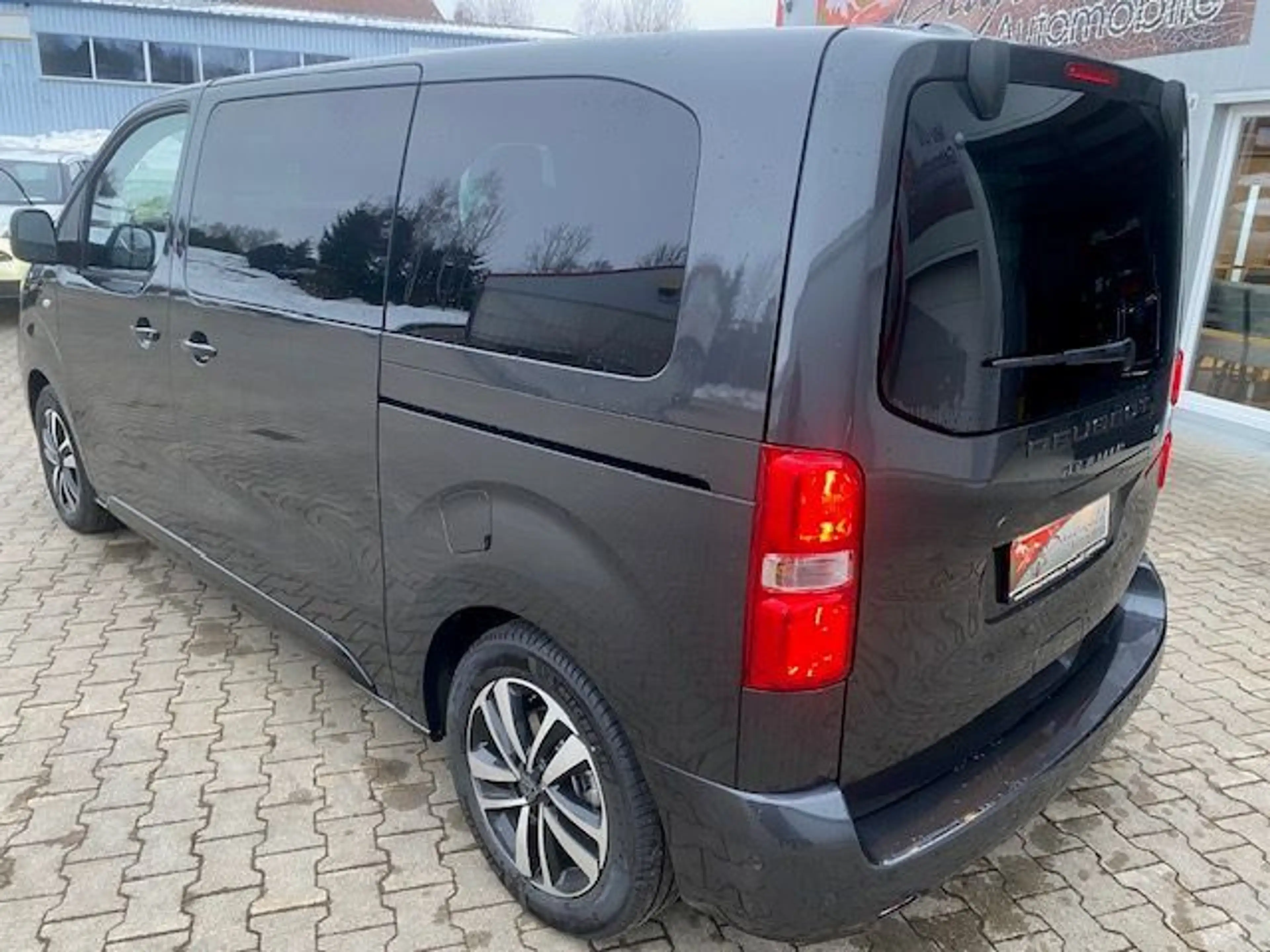 Peugeot Traveller Allure 2,2 L2 8 Sitze Navi ACC 4 x sof — photo 4