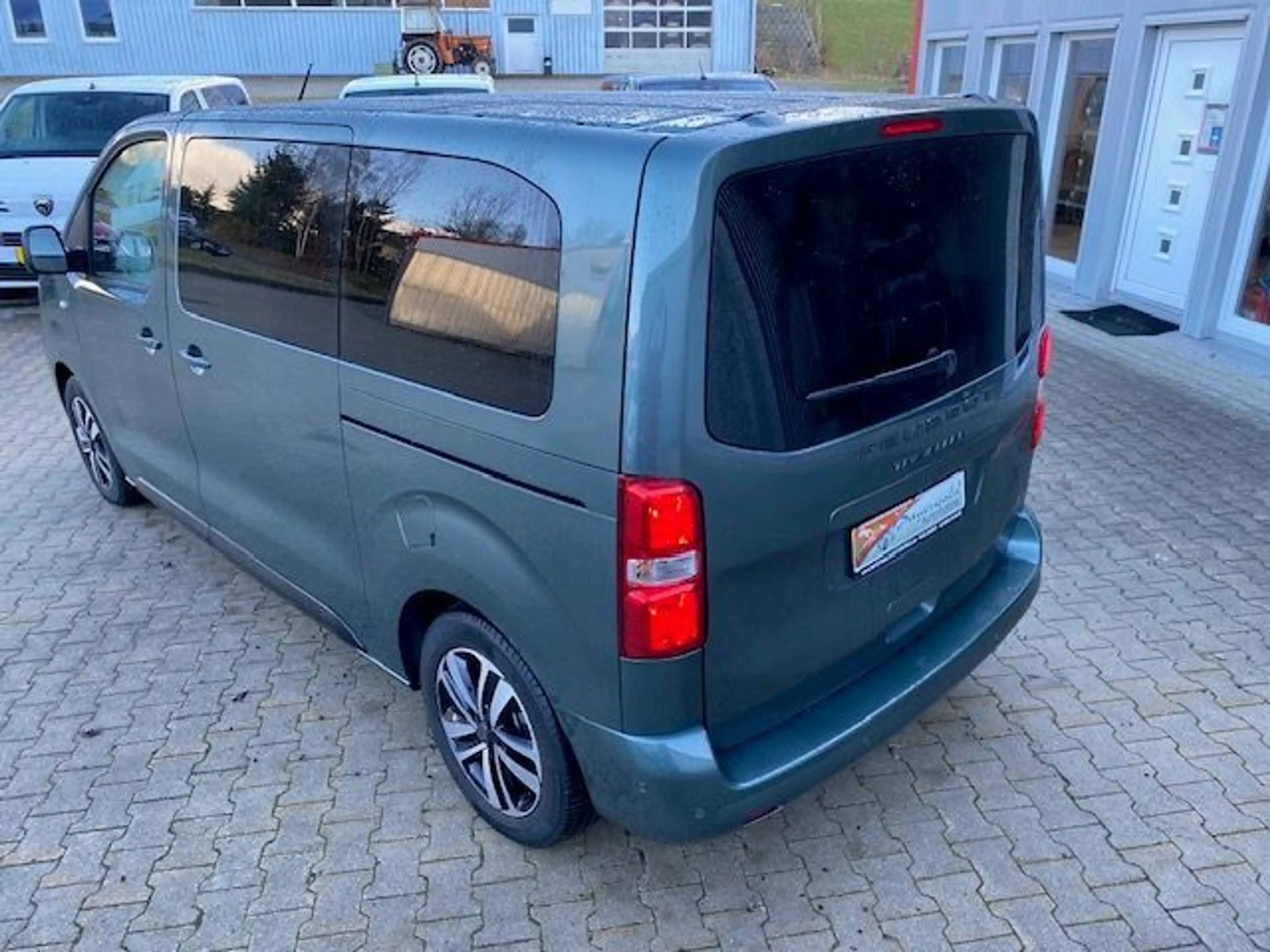 Peugeot Traveller Allure 2,2 L2 8 Sitze Navi ACC 4 x sof — photo 12