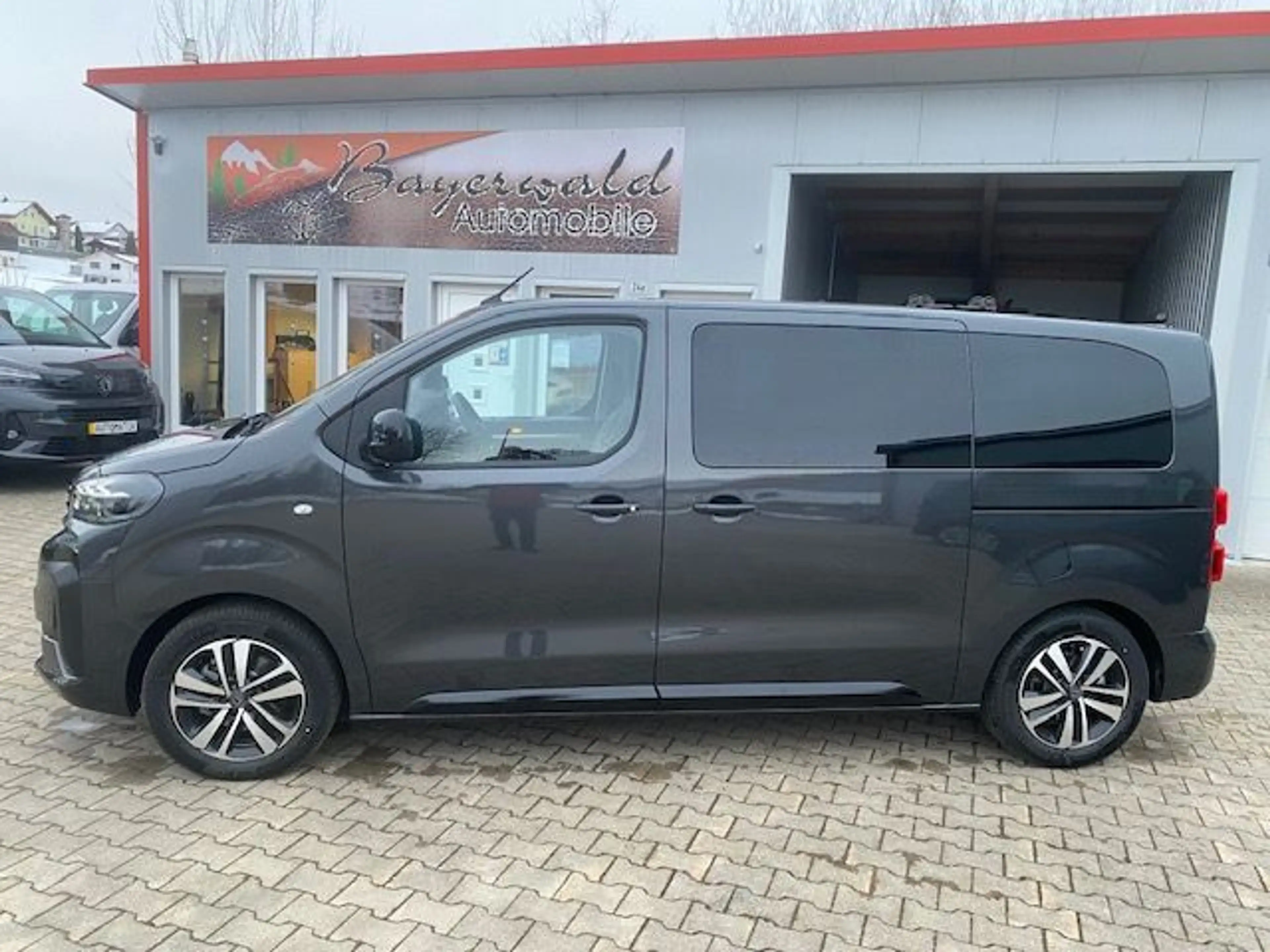 Peugeot Traveller Allure 2,2 L2 8 Sitze Navi ACC 4 x sof — photo 3