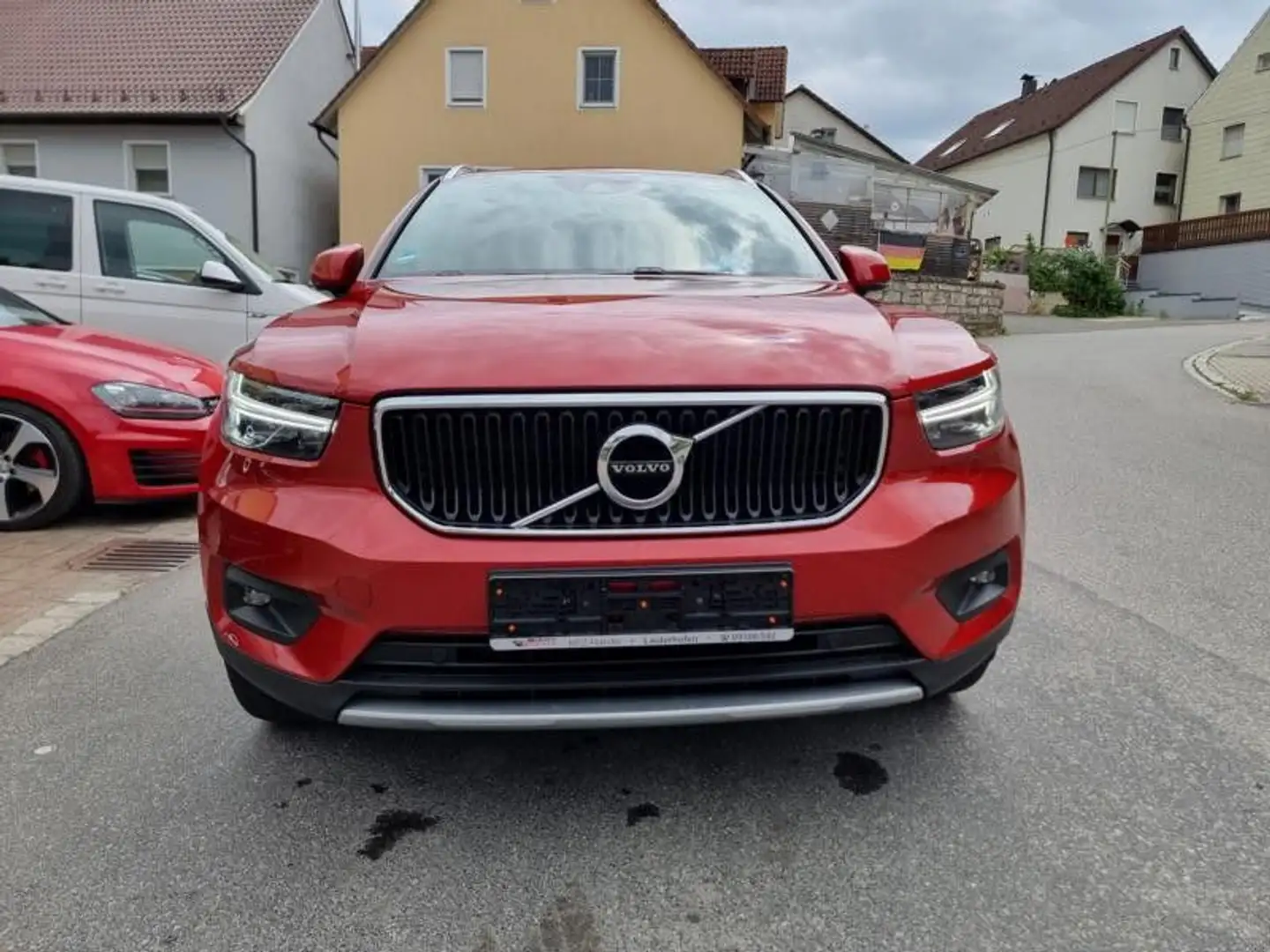 Volvo XC40 T3 Momentum Pro Geartronic LED+AHK+NAVI+CAM Rot - 2