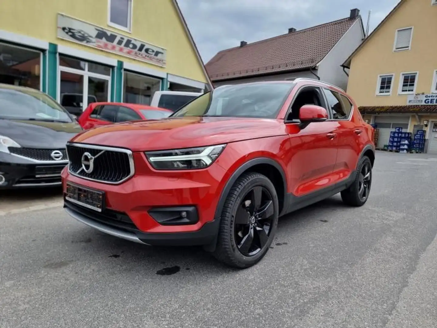 Volvo XC40 T3 Momentum Pro Geartronic LED+AHK+NAVI+CAM Rot - 1
