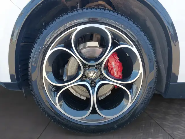 Alfa Romeo Stelvio Veloce 2.2 16V 210 AT8 Q4 Ansicht 14