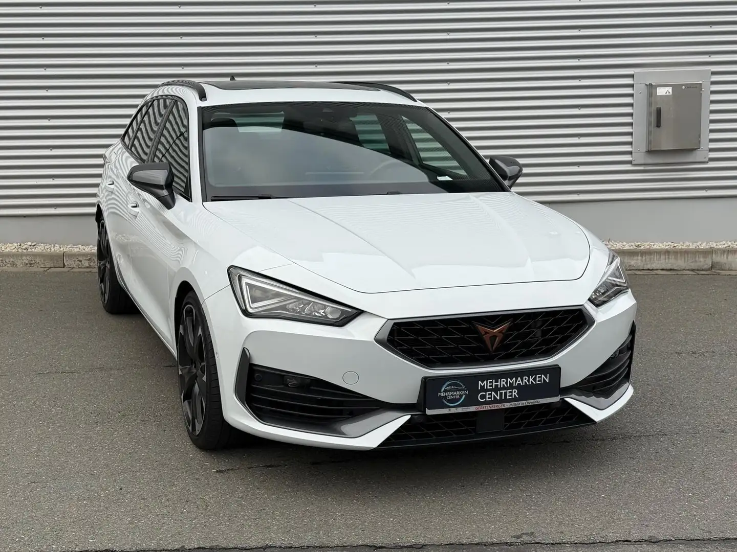 CUPRA Leon ST VZ 2.0 TSI 4DRIVE 310 PS DSG PANO/WINTER Weiß - 2