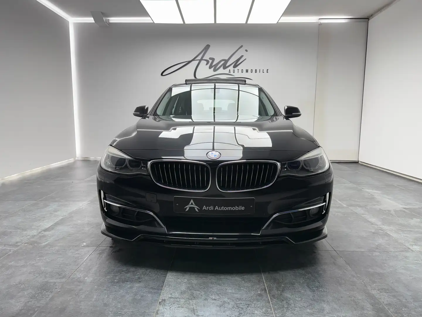 BMW 318 GT d *LUXURY*TVA*TOIT OUVRANT*CAMERA*LED*GARANTIE* Noir - 2