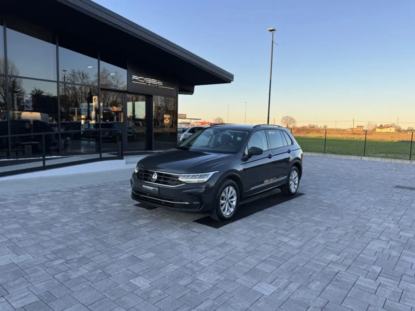 Volkswagen Tiguan 2.0 TDI SCR Life ANCHE PER NEOPATENTATI Grijs - 1