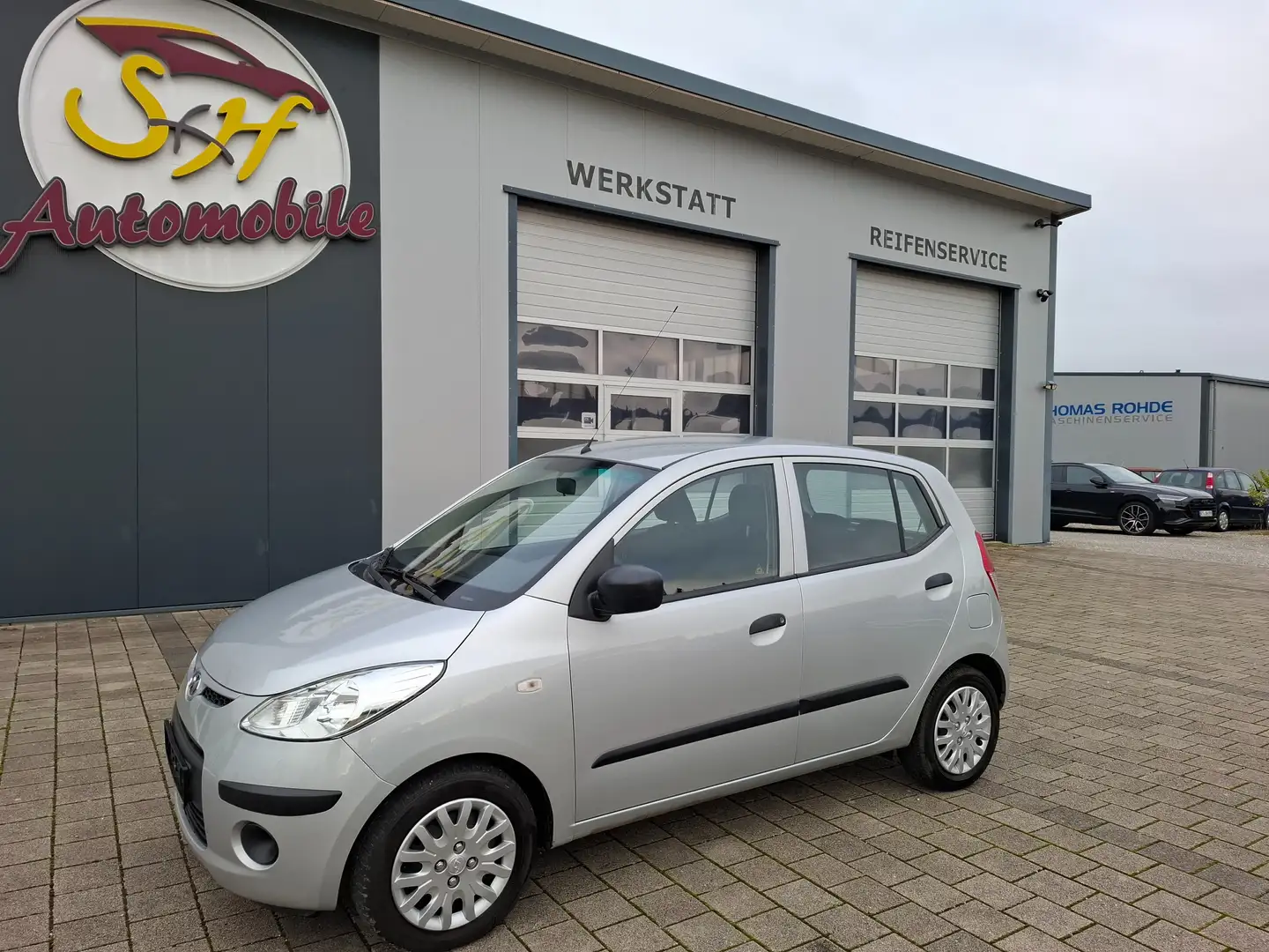 Hyundai i10 i10 1.2 Automatik Style 2.Hand,Klimaanlage,27tkm Silber - 1