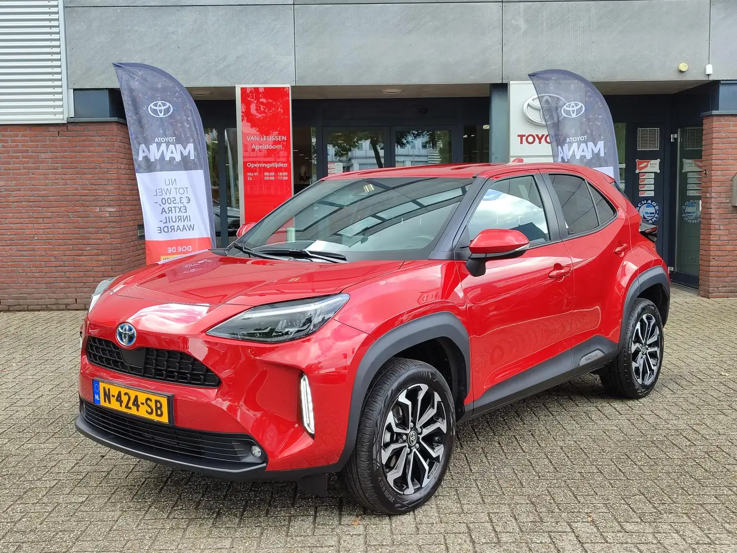 Toyota Yaris Cross 1.5 HYBRID FIRST EDITION LEDER TREKHAAK STOELVERW Rouge - 1