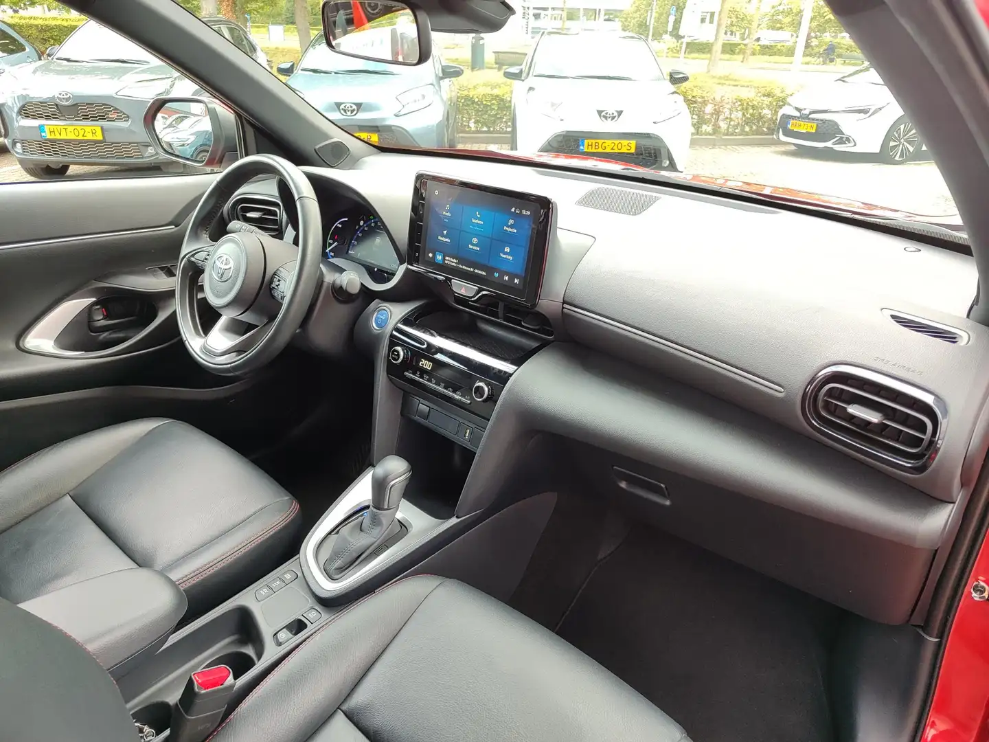 Toyota Yaris Cross 1.5 HYBRID FIRST EDITION LEDER TREKHAAK STOELVERW Rouge - 2