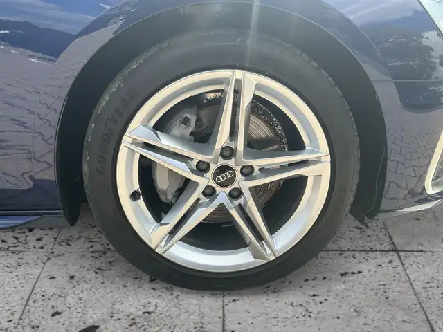 Audi A4 view 8