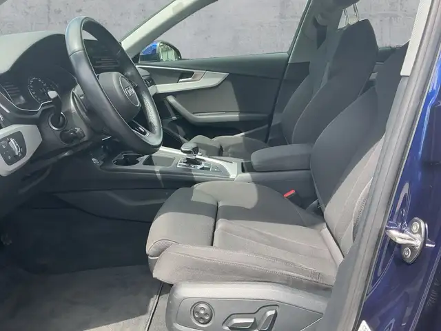 Audi A4 view 12