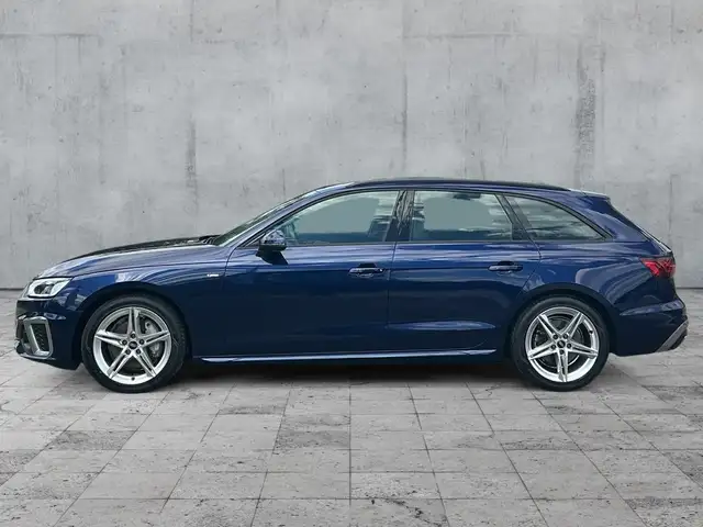 Audi A4 view 4