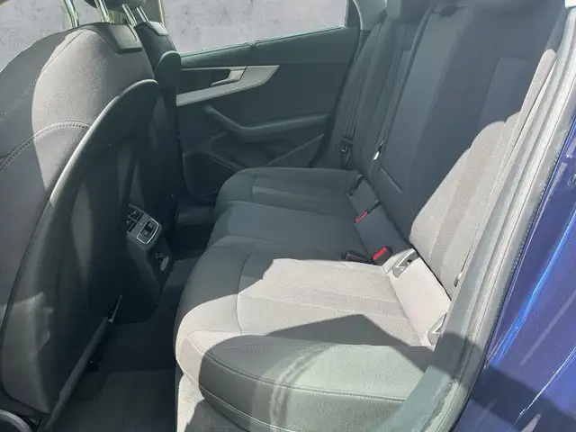 Audi A4 view 16