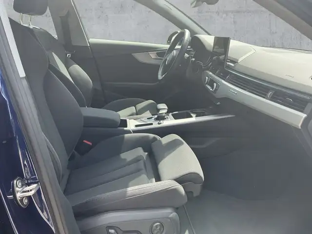 Audi A4 view 13