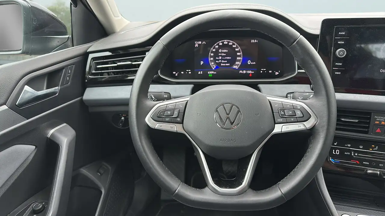 Volkswagen Jetta снимка Volkswagen Jetta