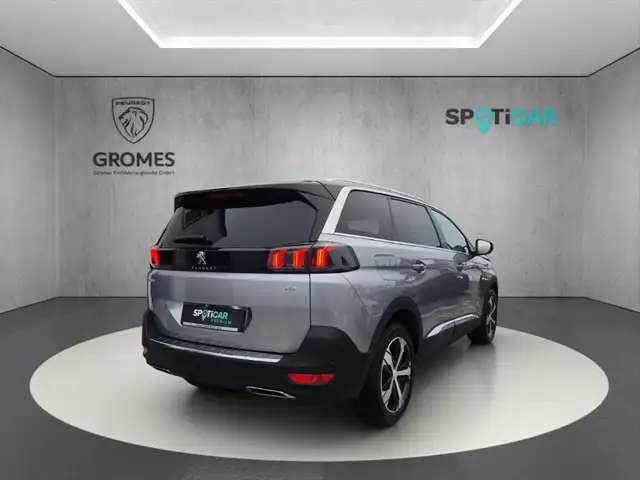 Peugeot 5008 view 3