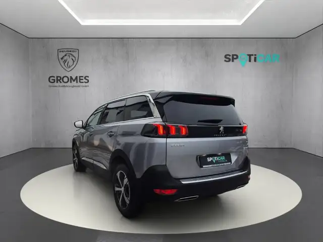 Peugeot 5008 view 5