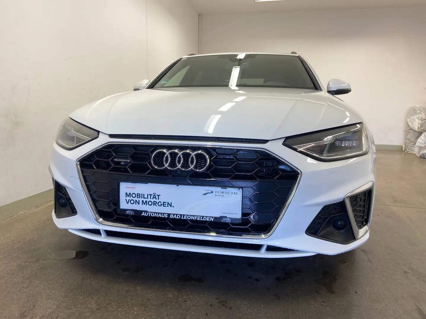 Audi A4 40 TDI quattro S line Weiß - 2