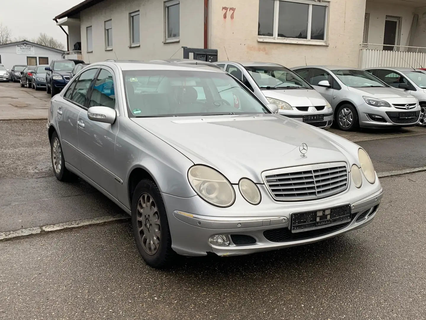 Mercedes-Benz E 240 E-Klasse Avantgarde Grau - 1