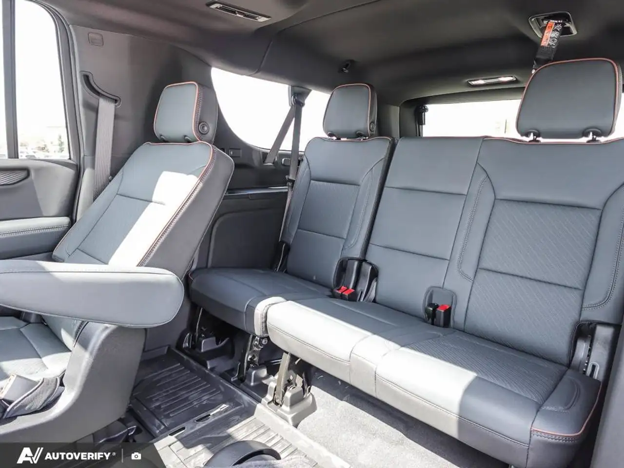 GMC Yukon снимка GMC Yukon
