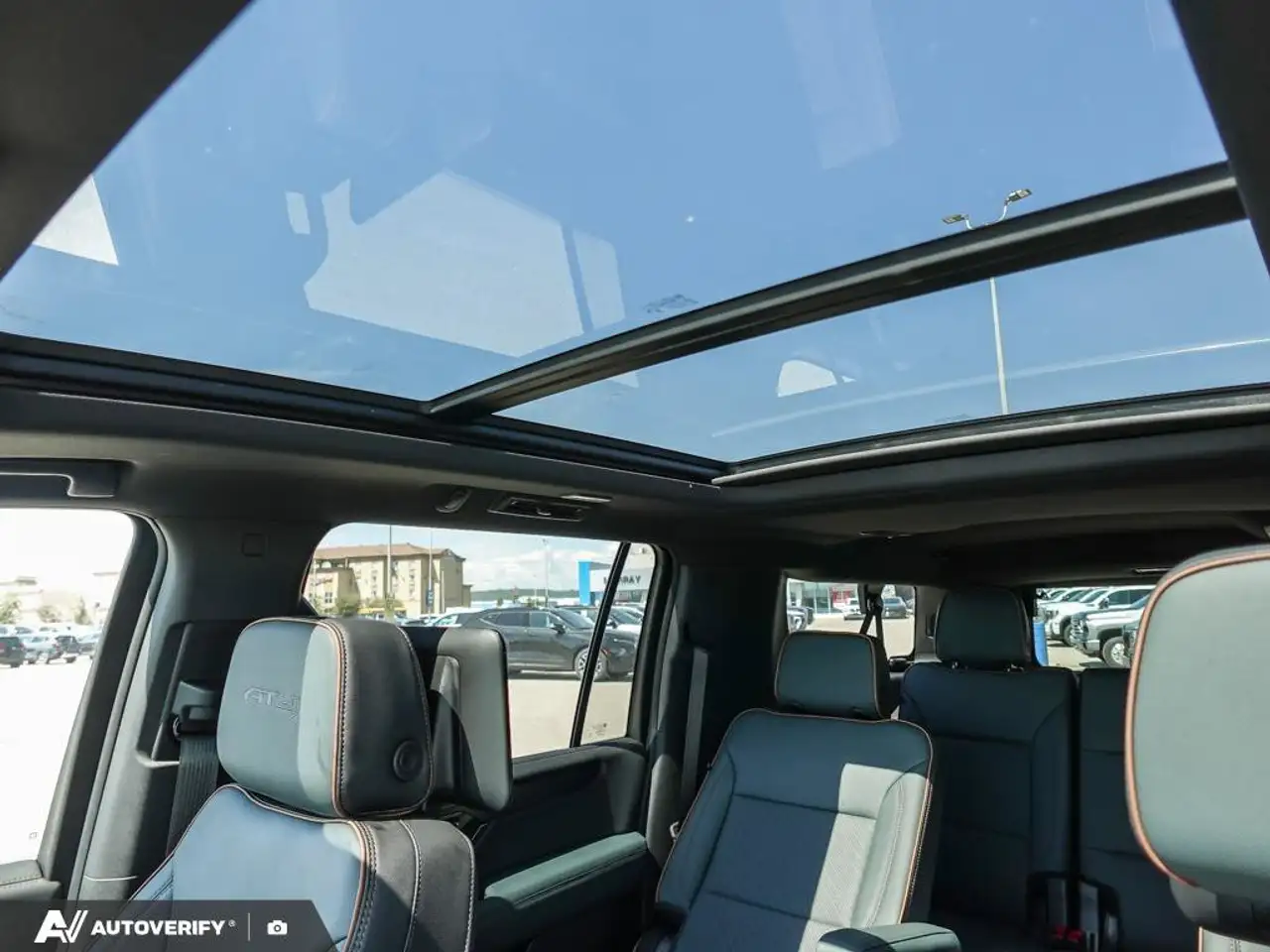 GMC Yukon снимка GMC Yukon