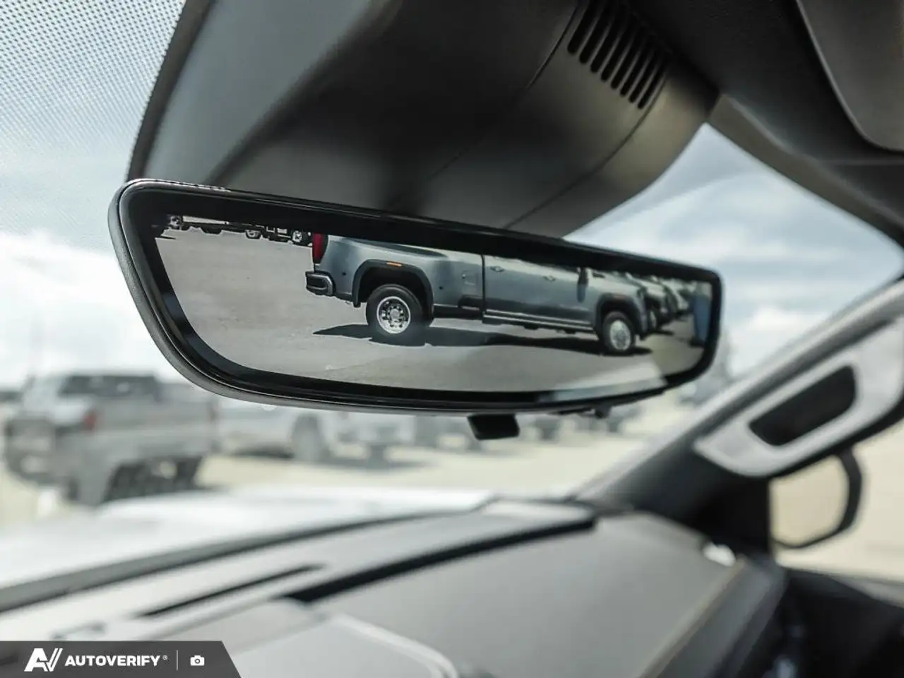 GMC Yukon снимка GMC Yukon