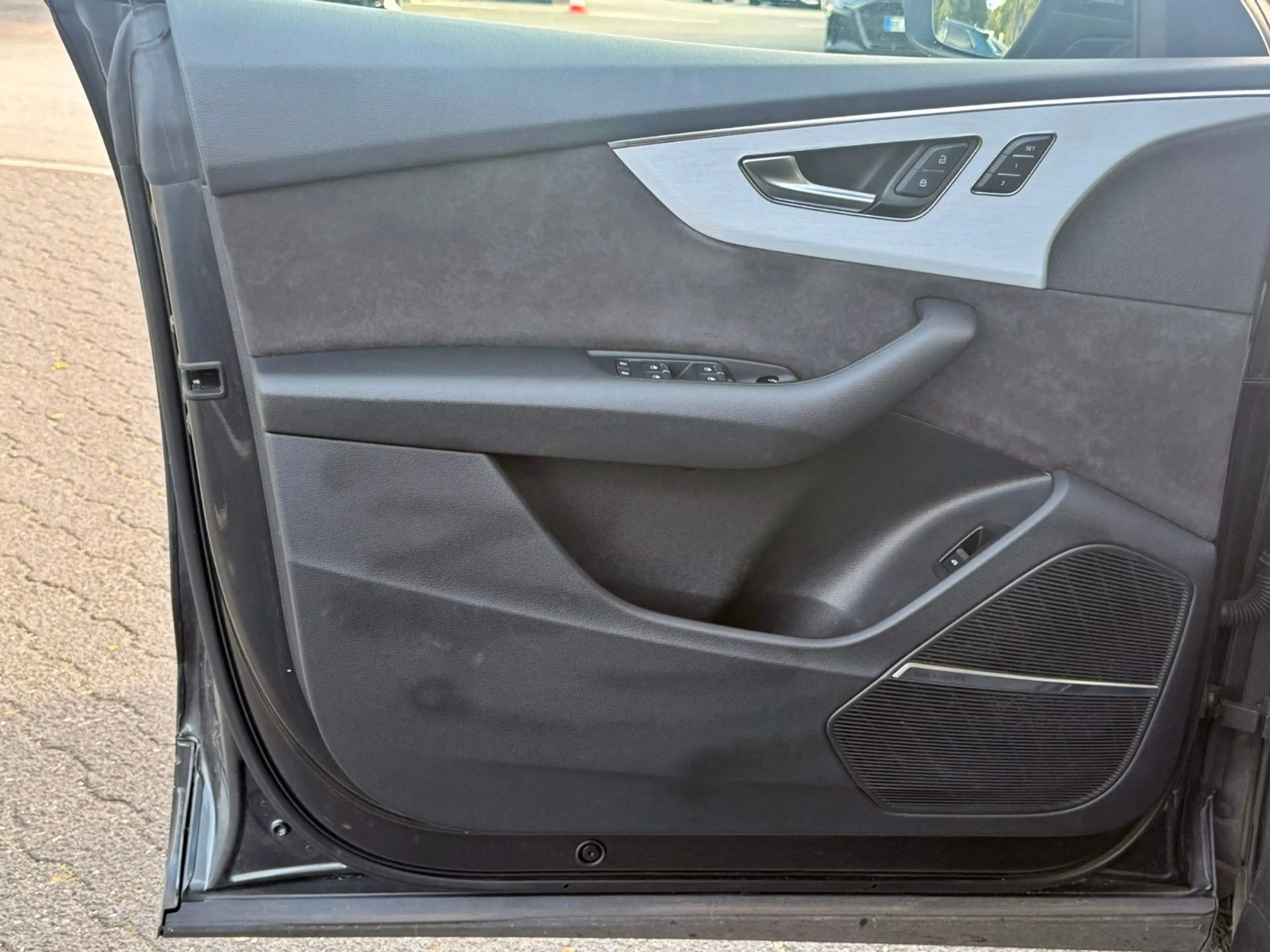 Audi Q8 50TDI qu S LINE BLACK PANO AHK *EXPORT* — photo 6