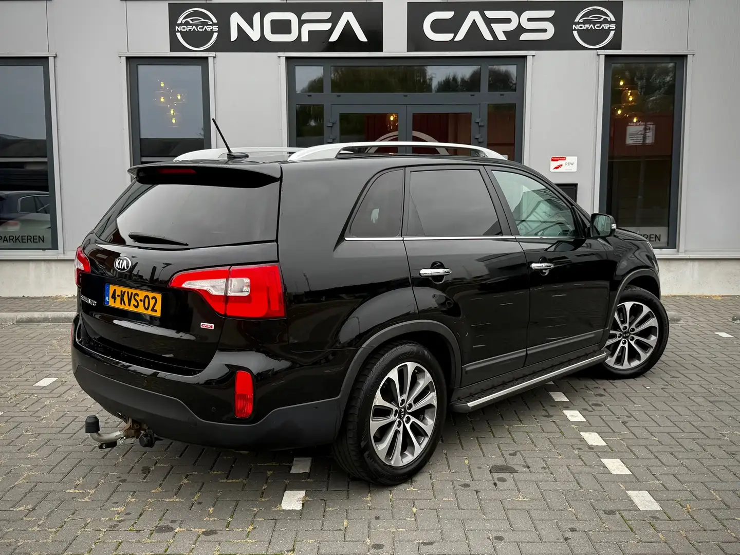 Kia Sorento 2.4 GDi Super Pack|2de eigenaar|Pano|Trekhaak|vol Zwart - 2