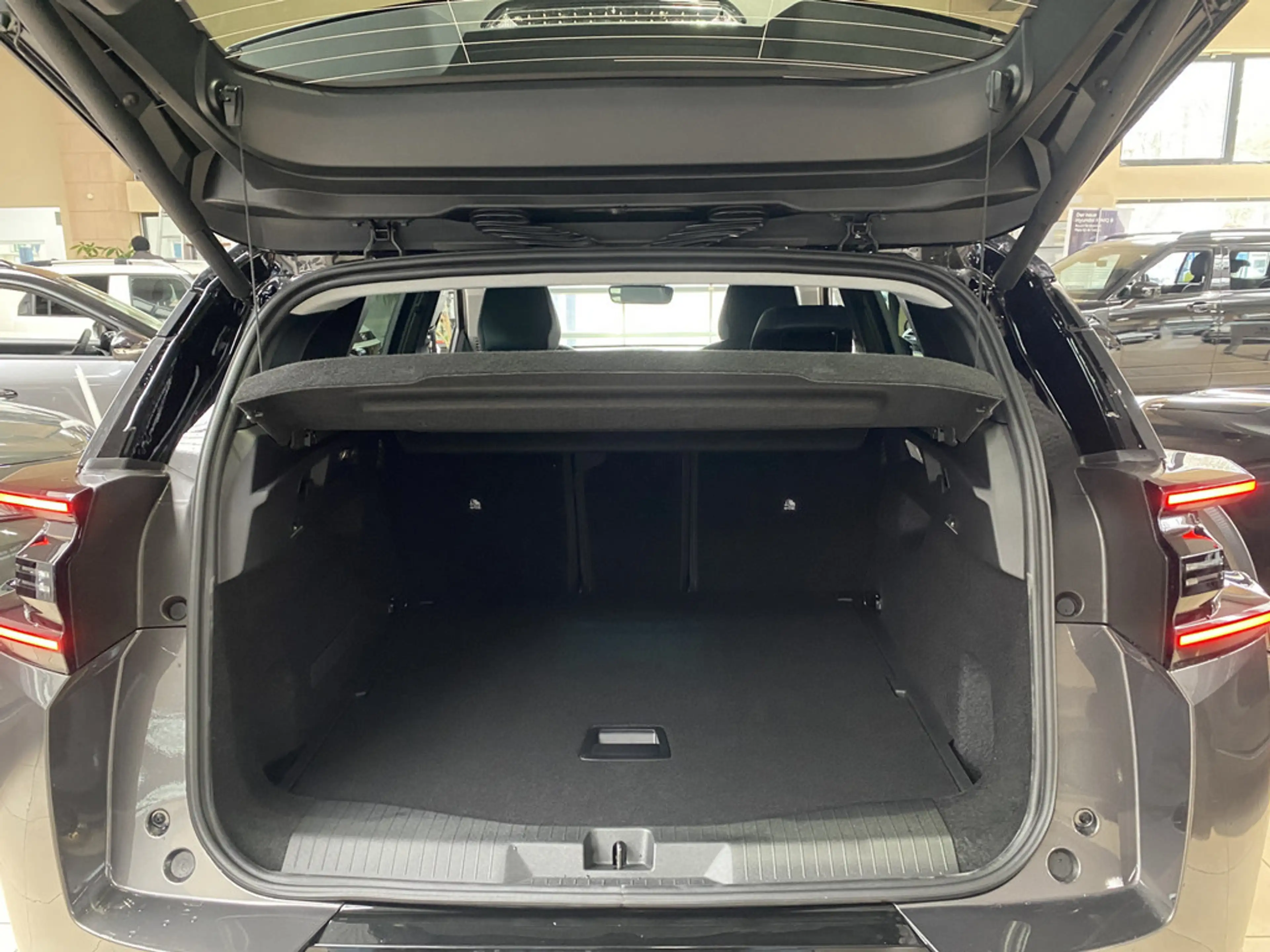 Citroen C5 Aircross Plug-In-Hybrid 195 PLUS ACC LED — photo 9