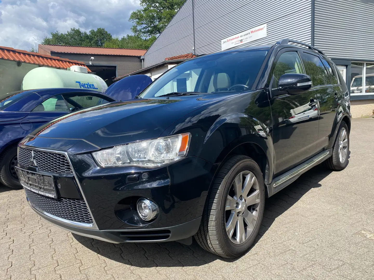 Mitsubishi Outlander 2.2d Instyle 4WD Scheckheft VOLL 7-Sitzer Tuv 5/27 Noir - 1