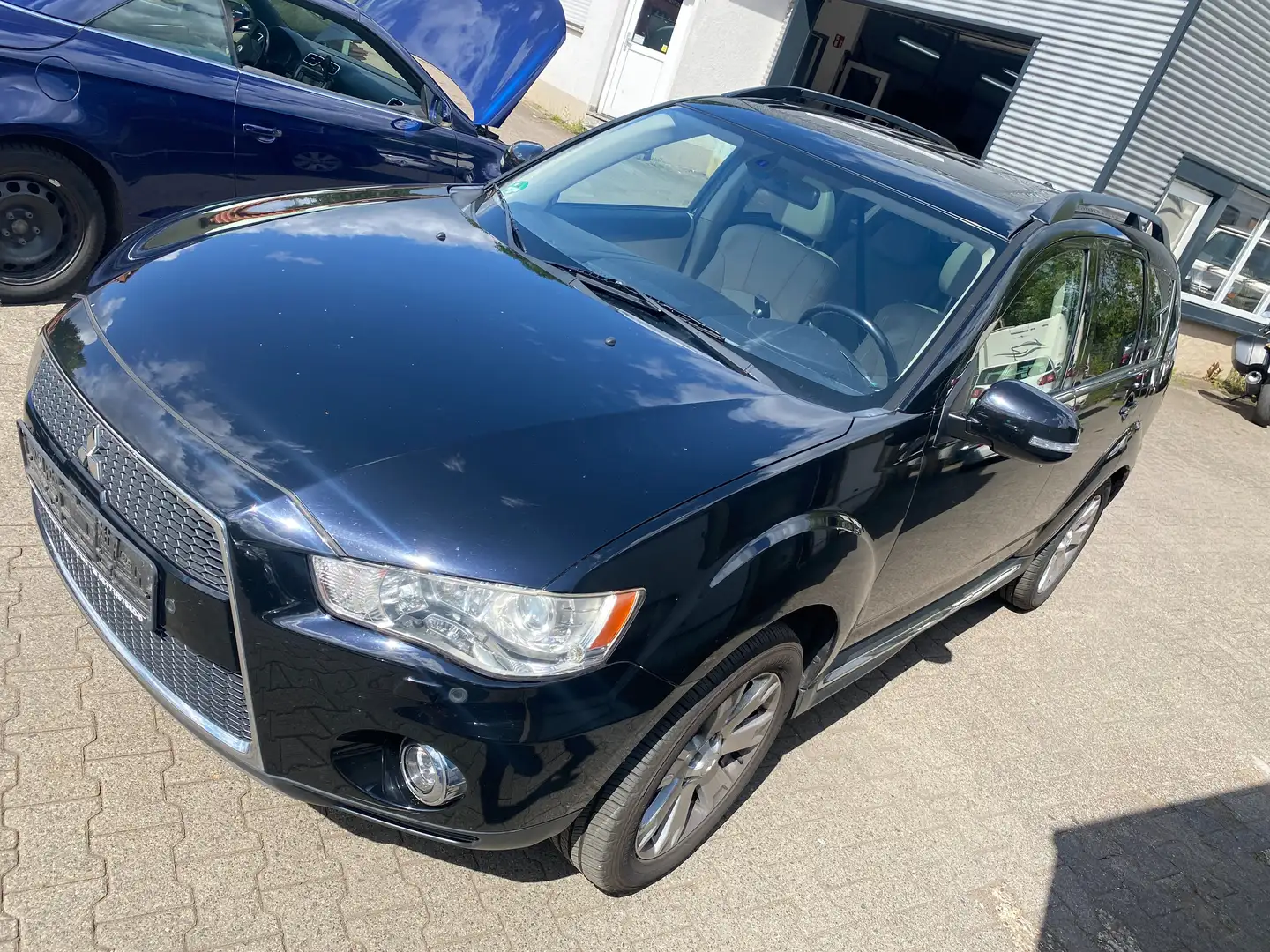 Mitsubishi Outlander 2.2d Instyle 4WD Scheckheft VOLL 7-Sitzer Tuv 5/27 Noir - 2
