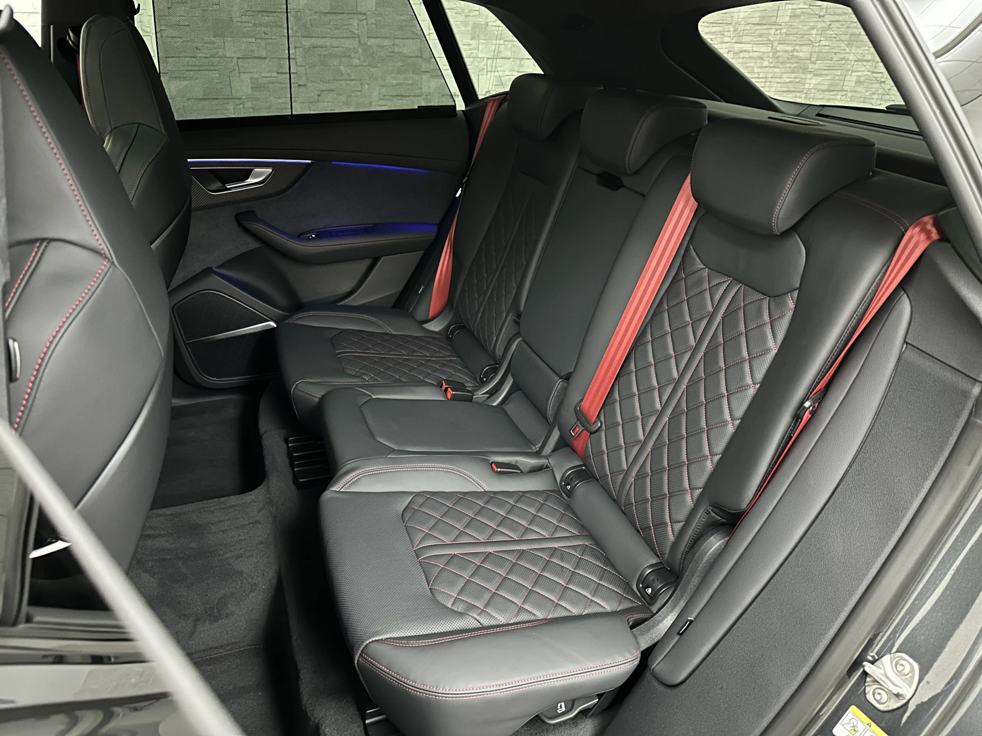 Audi Q8 60e Competition 490pk | 4WS | Massage | Carbon | V — photo 22