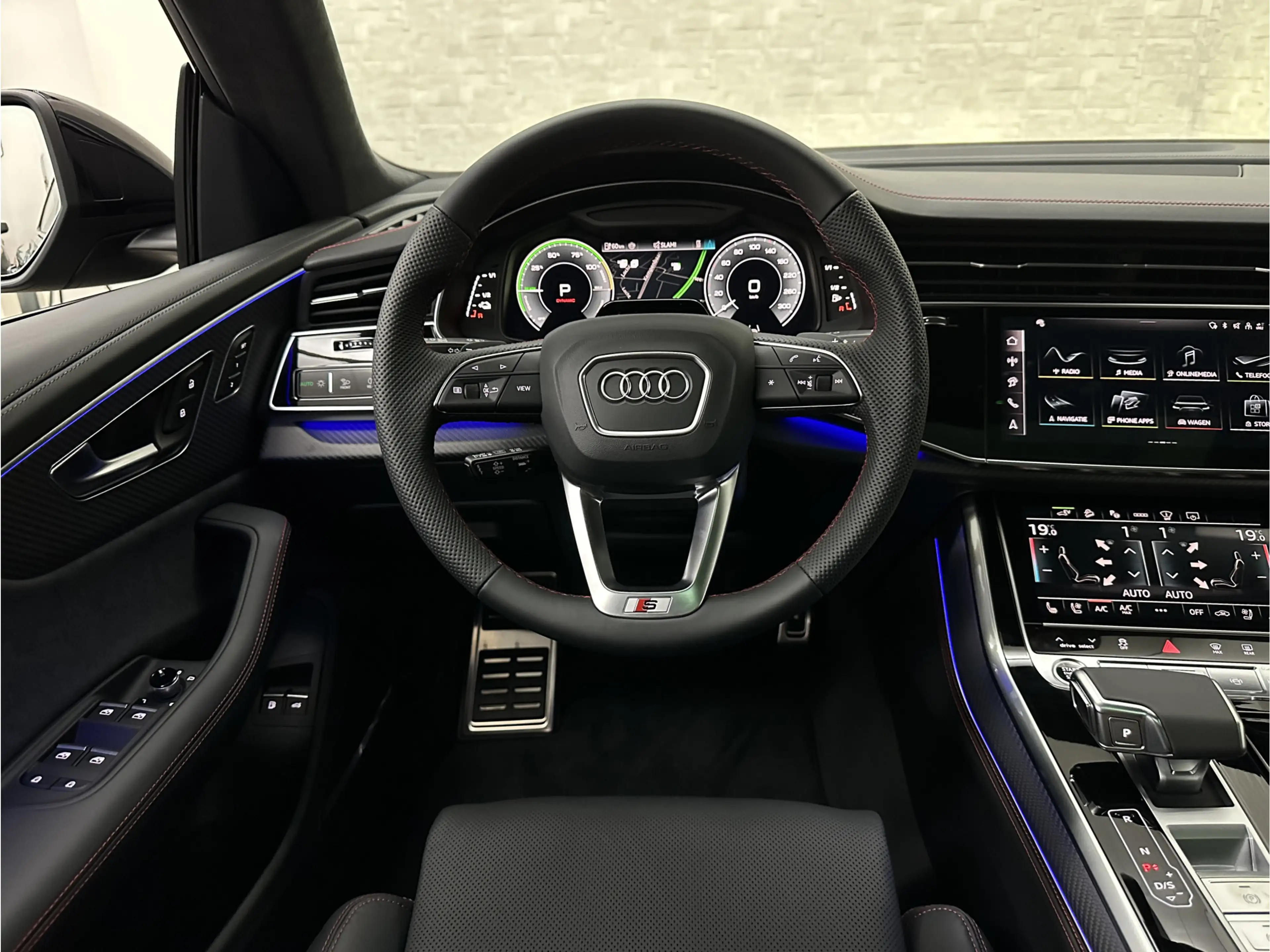 Audi Q8 60e Competition 490pk | 4WS | Massage | Carbon | V — photo 5