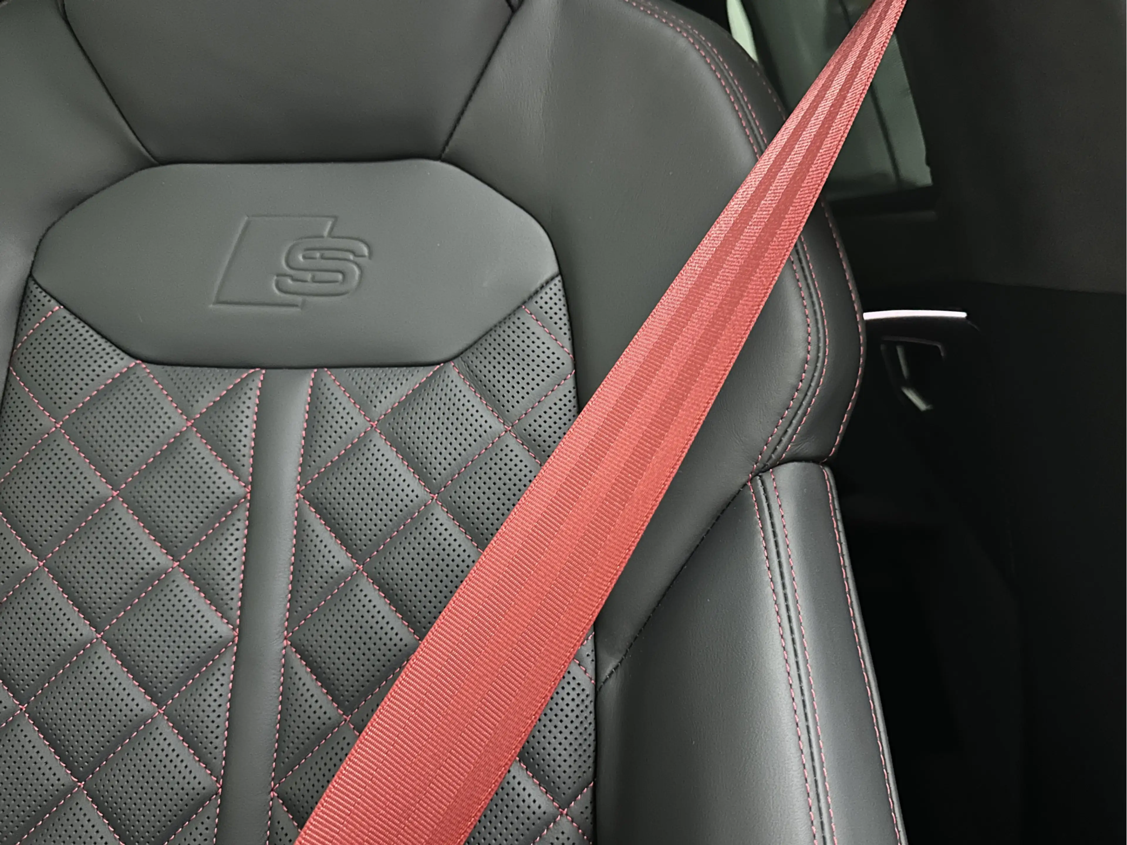 Audi Q8 60e Competition 490pk | 4WS | Massage | Carbon | V — photo 19