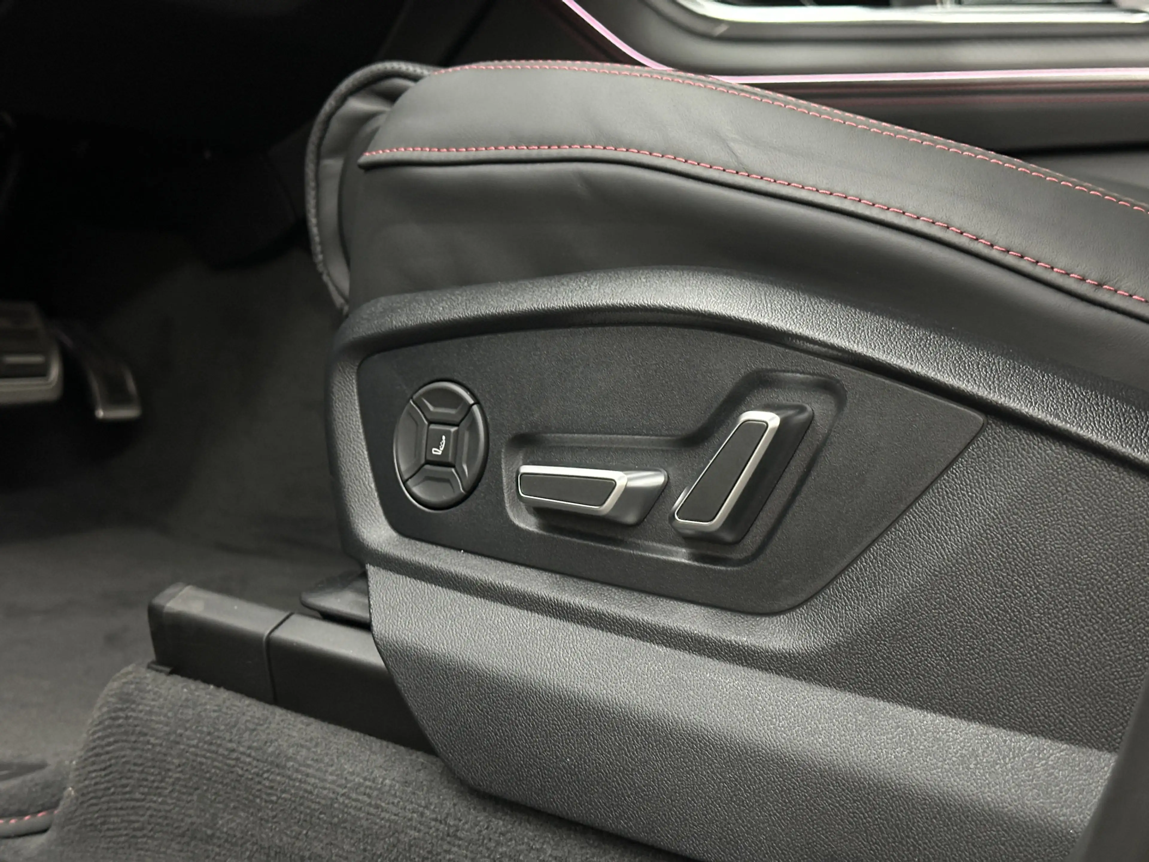 Audi Q8 60e Competition 490pk | 4WS | Massage | Carbon | V — photo 36