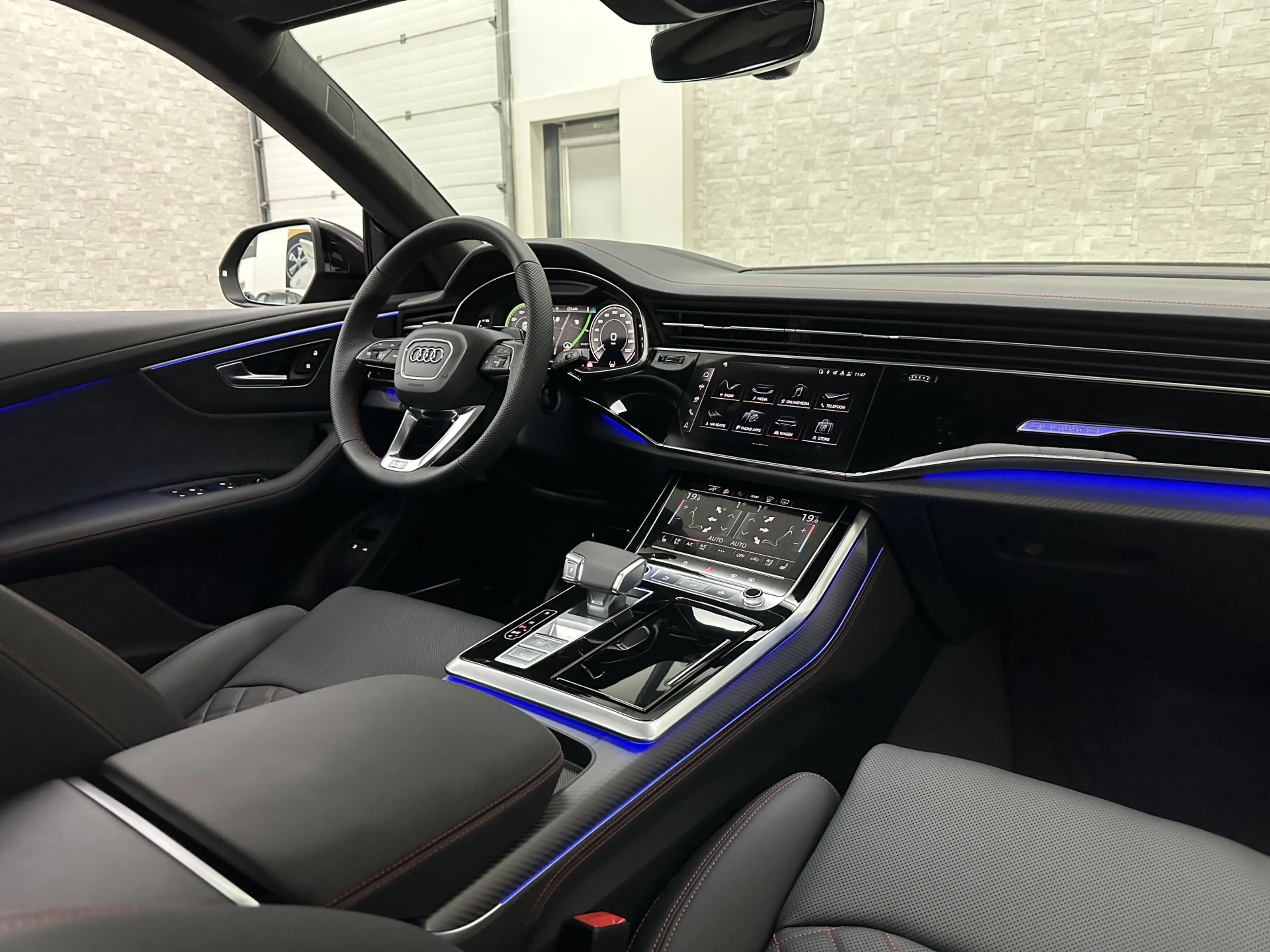 Audi Q8 60e Competition 490pk | 4WS | Massage | Carbon | V — photo 17