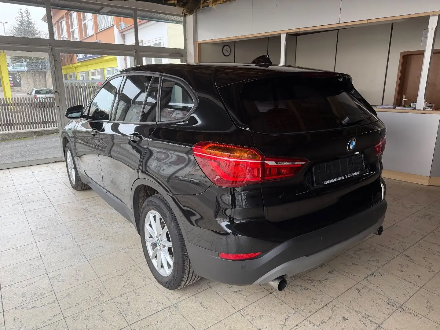 BMW X1 xDrive 20 i Advantage*LED*NAVI*PDC V.u.H.*SHZ Noir - 2