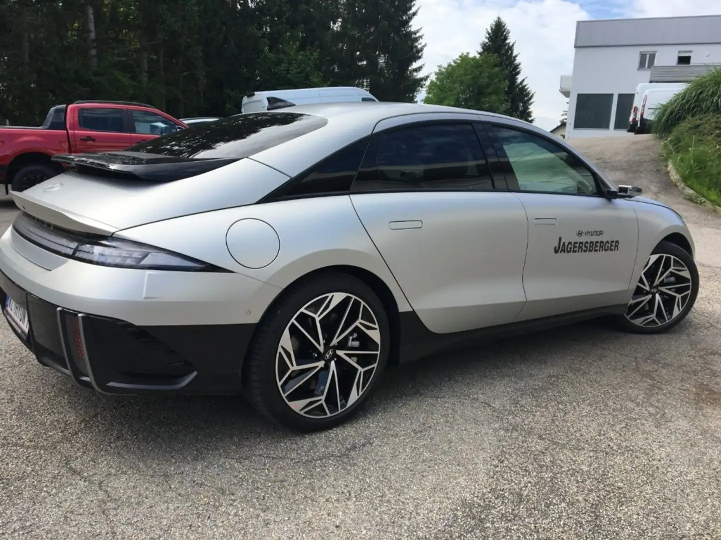 Hyundai IONIQ 6 Elektro 77,4kWh 4WD Top Line Long Range Au Stříbrná - 2