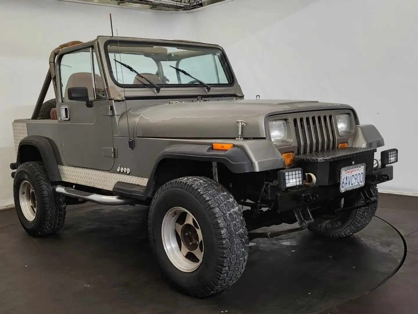 Jeep Wrangler YJ Gris - 1
