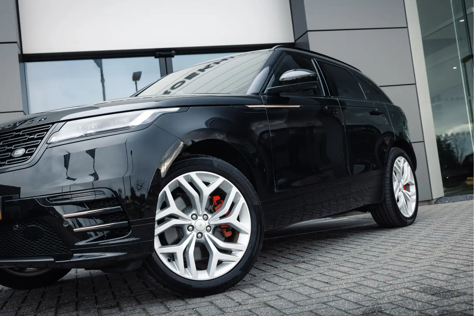 Land Rover Range Rover Velar P400e R-Dynamic SE | Pano | 21 Inch | Black Pack | Zwart - 2