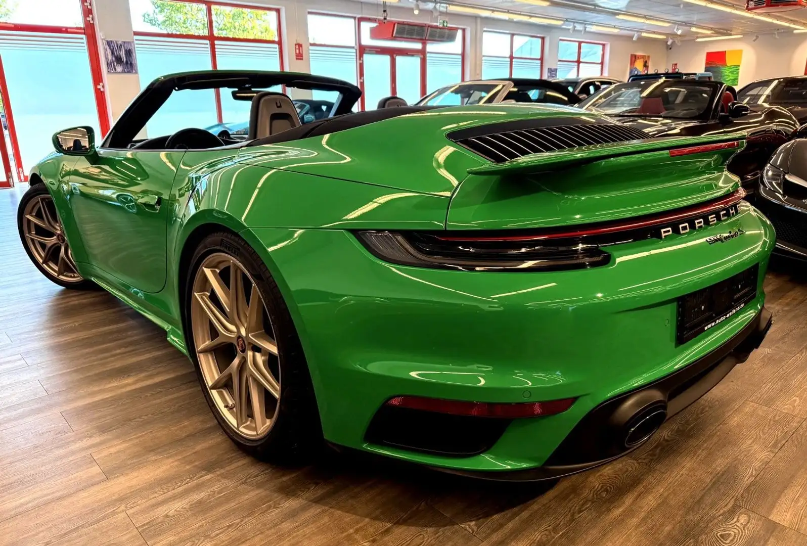 Porsche 992 Turbo S Cabrio Individual 12 M Approved 19% Vert - 2