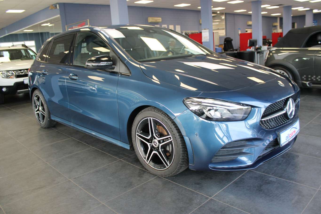 Mercedes-Benz B 180