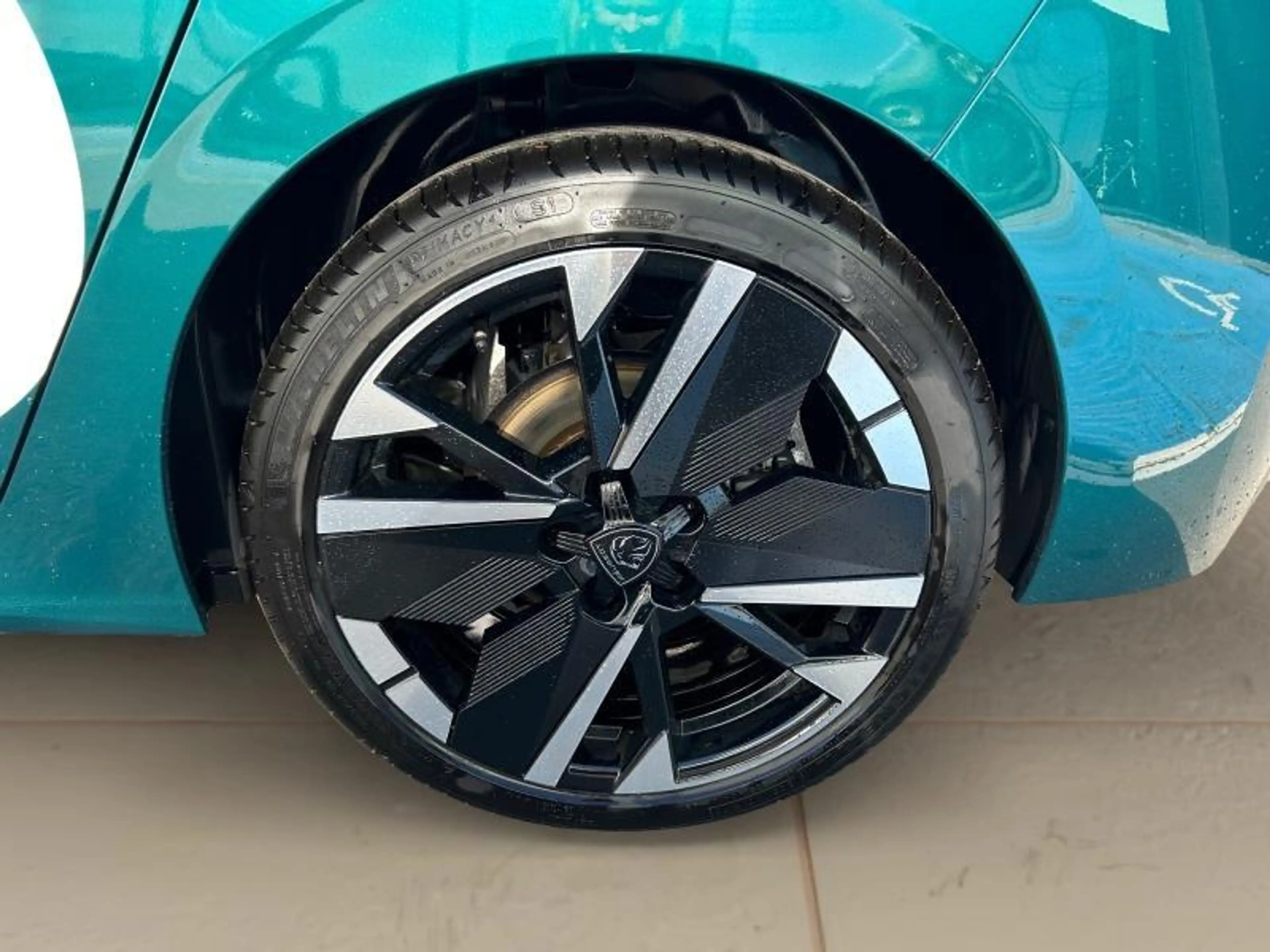 Peugeot 308 III & e- GT — photo 9