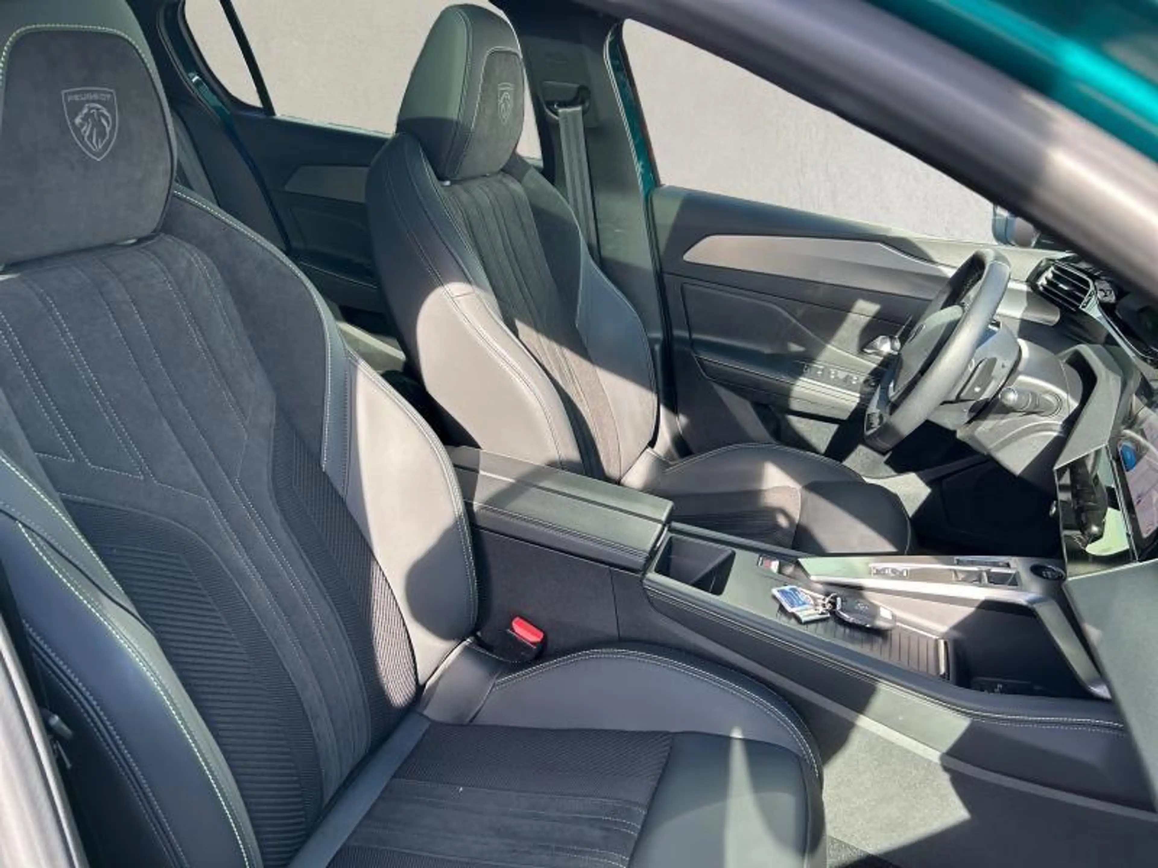 Peugeot 308 III & e- GT — photo 10