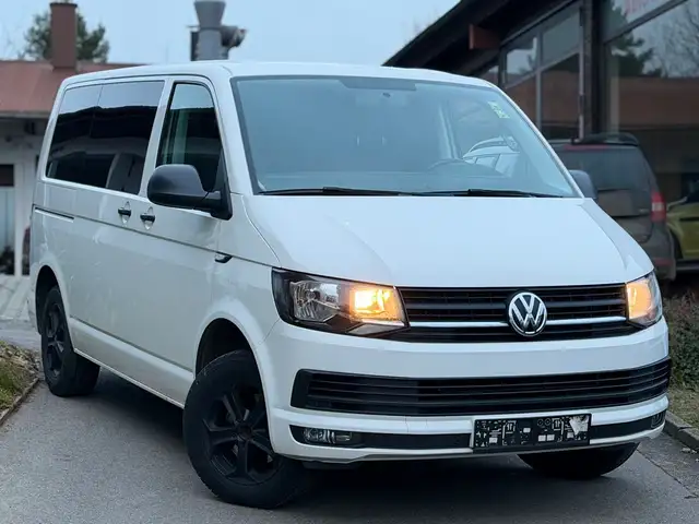 Volkswagen T6 Multivan Bus Multivan AHK