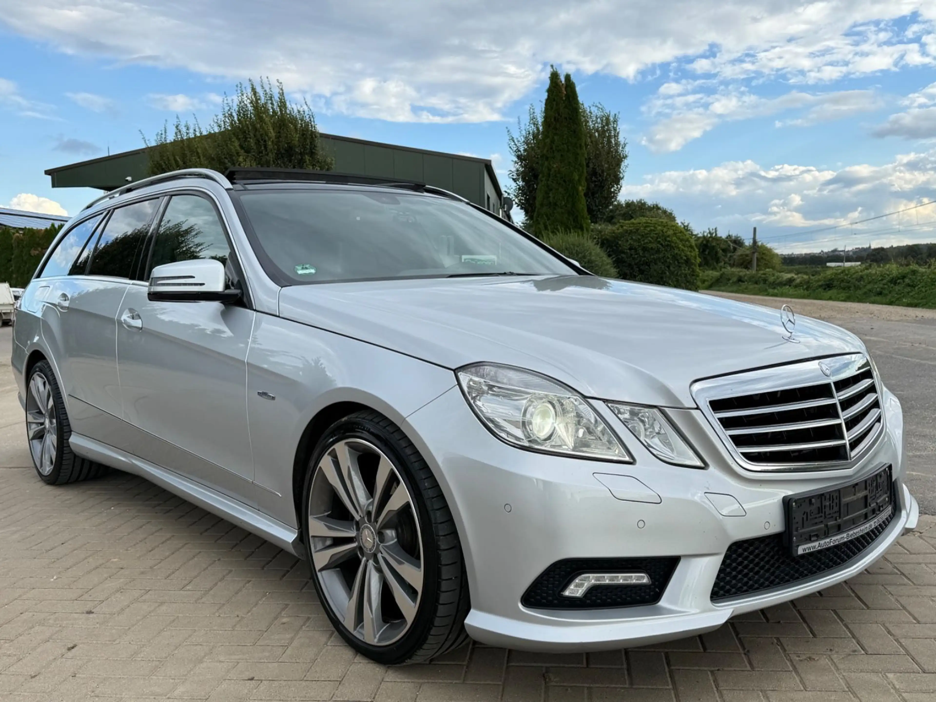 Mercedes-Benz E 350 CDI*AMG PAKET*AVANTGARD*PANO*MEMORY*EL.AHK — photo 10