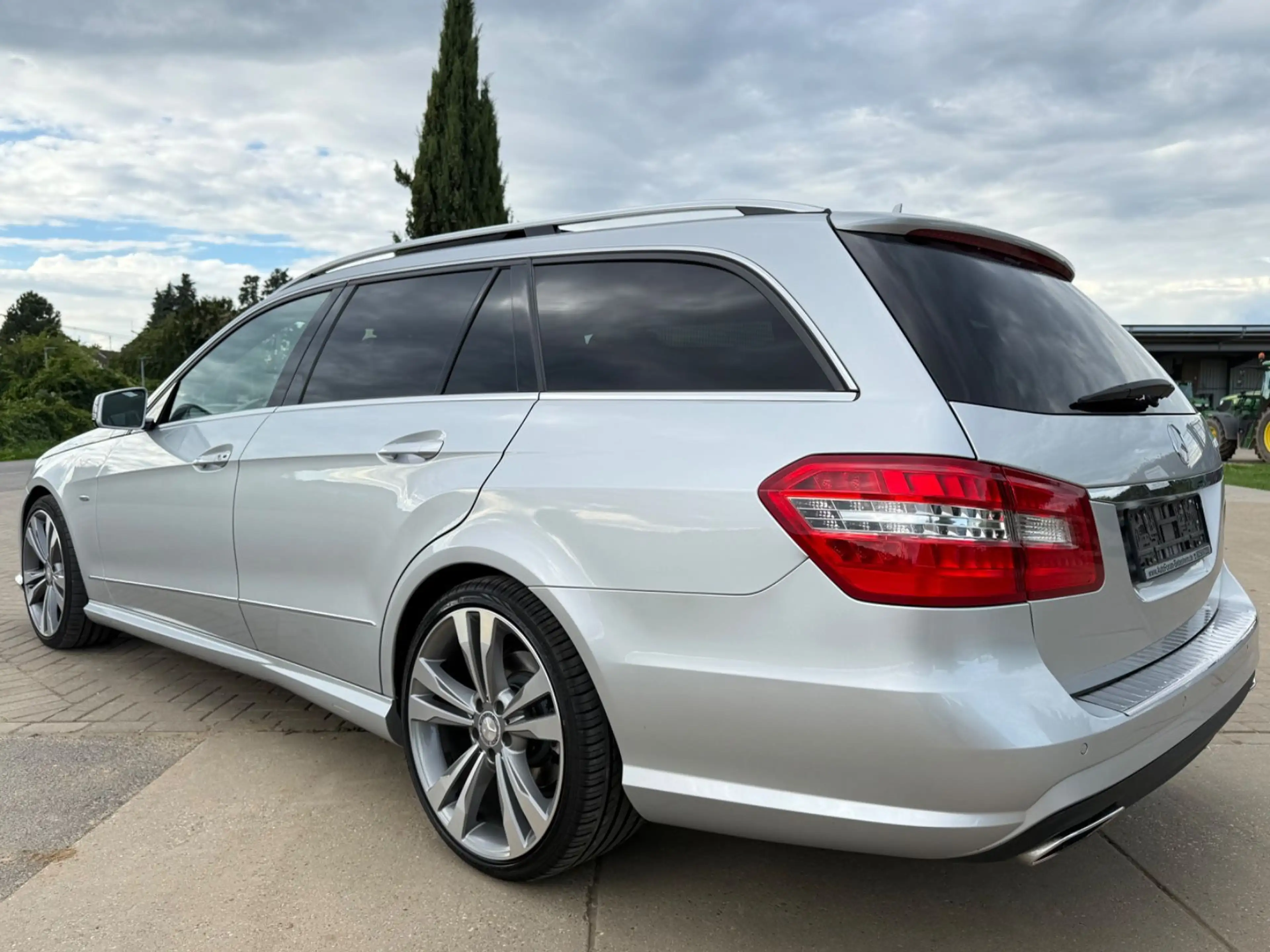 Mercedes-Benz E 350 CDI*AMG PAKET*AVANTGARD*PANO*MEMORY*EL.AHK — photo 7