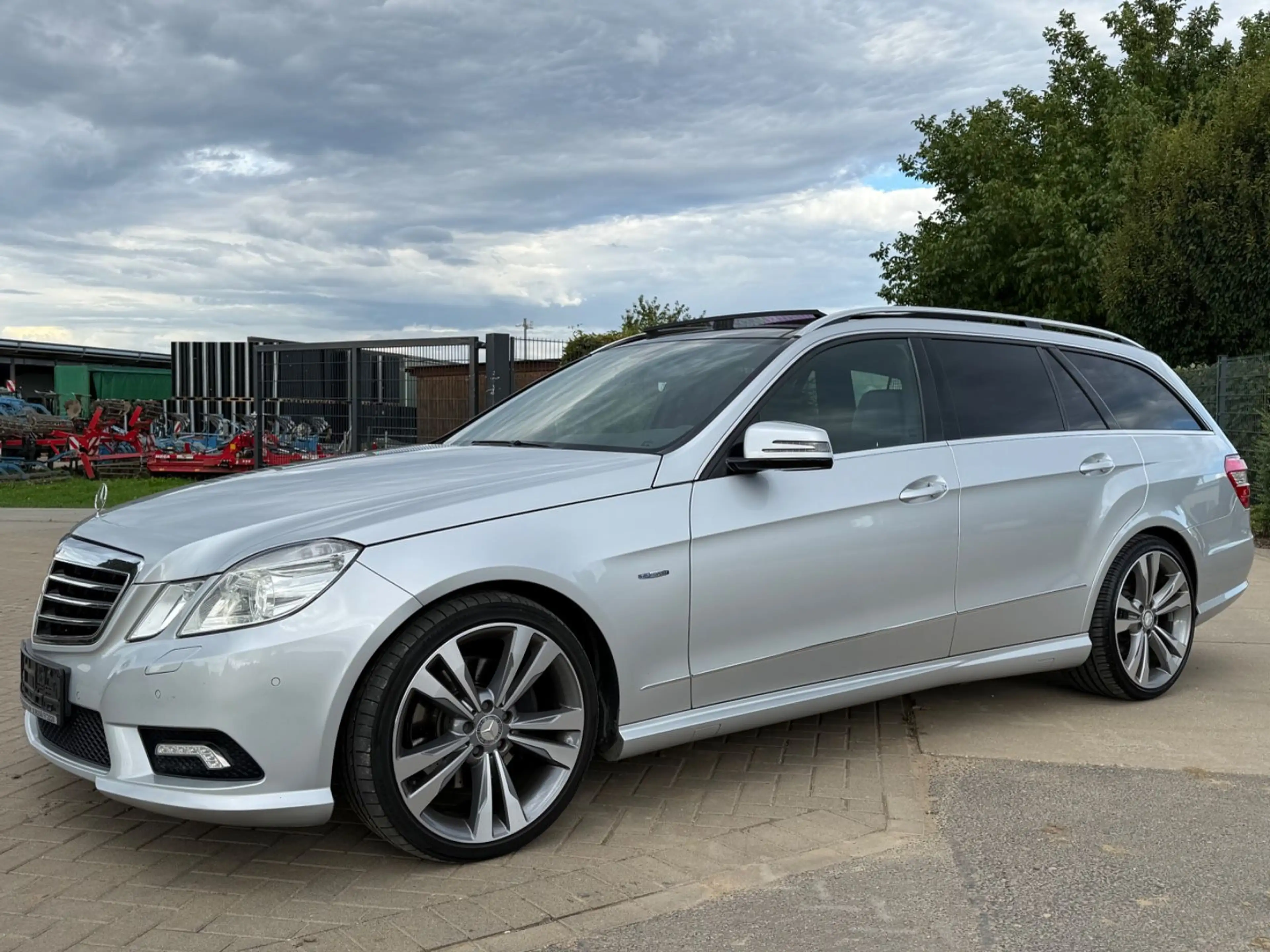 Mercedes-Benz E 350 CDI*AMG PAKET*AVANTGARD*PANO*MEMORY*EL.AHK — photo 3
