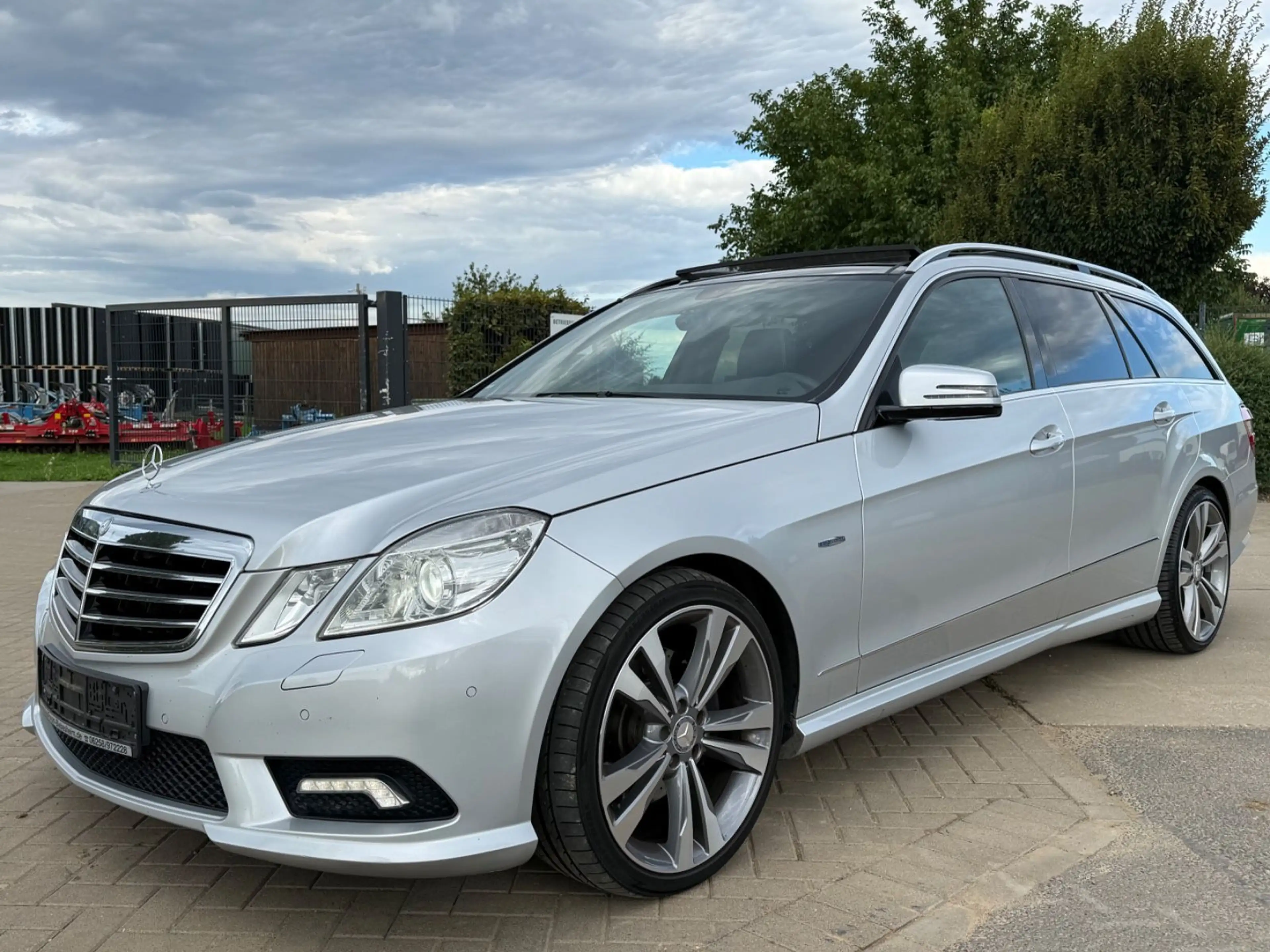 Mercedes-Benz E 350 CDI*AMG PAKET*AVANTGARD*PANO*MEMORY*EL.AHK — photo 2